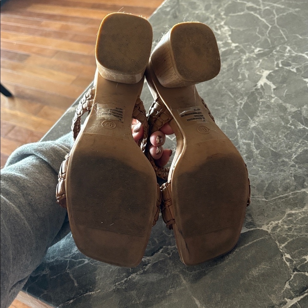 Tan chunky heels - Picture 4 of 5
